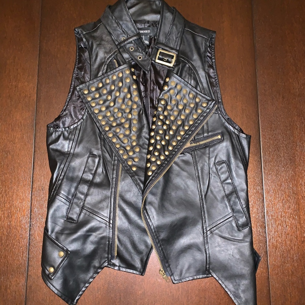 ‼️SOLD‼️ Forever21 faux leather vest w/studs